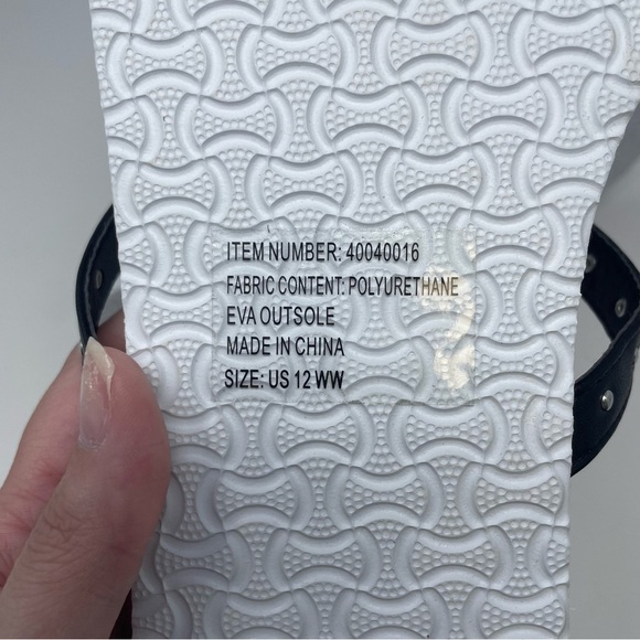 Torrid Black Eva Outsole Medallion Slides NWOT Size 12WW - Picture 5 of 6